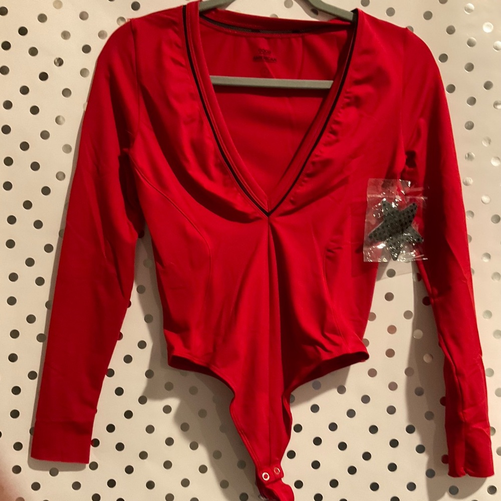 Women’s NWT Good American Low down bodysuit in a sassy red. Size 2 - medium! 🌟